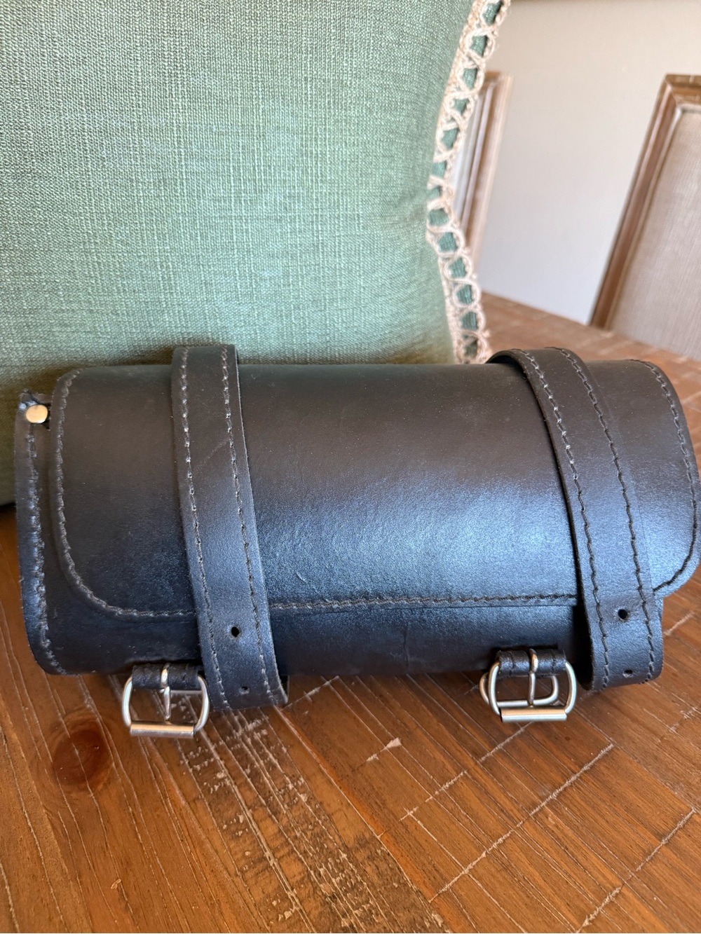 Black leather Motorcycle Bag DECABAG65440CHASE ERGONOMICS, INC.MADE IN PAKISTAN